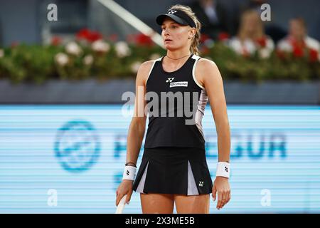Madrid, Spagna. 27 aprile 2024. Dayana Yastremska (UKR) Tennis: Dayana Yastremska durante il singolare del 32 contro il Coco Gauf nel torneo WTA 1000 mutua Madrid Open di tennis alla Caja Magica di Madrid, Spagna. Crediti: Mutsu Kawamori/AFLO/Alamy Live News Foto Stock