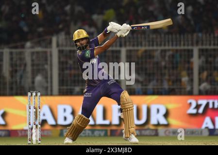 Kolkata, India. 26 aprile 2024. Shreyas Iyer n. 41 dei Kolkata Knight Riders gioca un tiro contro i Punjab Kings durante la partita di cricket della Indian Premier League (IPL) tra i Kolkata Knight Riders e i Punjab Kings all'Eden Gardens. Punjab Kings ha battuto i Kolkata Knight Riders per 8 wicket. (Credit Image: © Dipa Chakraborty/eyepix via ZUMA Press Wire) SOLO PER USO EDITORIALE! Non per USO commerciale! Foto Stock