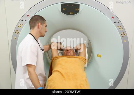 PET-CT Siemens Biograph, apparato combinato per tomografia a emissione di positroni tomografia computerizzata a raggi X e PET TC, medicina nucleare, Onkologikoa Hospi Foto Stock