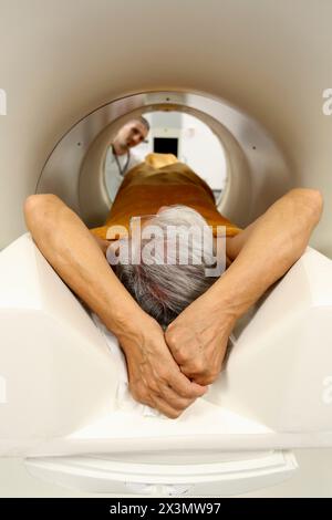 PET-CT Siemens Biograph, apparato combinato per tomografia a emissione di positroni tomografia computerizzata a raggi X e PET TC, medicina nucleare, Onkologikoa Hospi Foto Stock