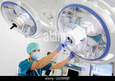 Chirurgia, sala operatoria, ospedale Onkologikoa, Istituto Oncologico, Case Center per la prevenzione, la diagnosi e il trattamento del cancro, Donostia, San Sebast Foto Stock