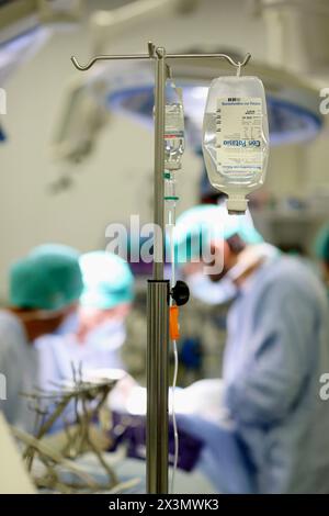 Chirurgo, Chirurgia, sala operatoria, Onkologikoa Hospital, Oncology Institute, case Center per la prevenzione, la diagnosi e il trattamento del cancro, Donostia, S. Foto Stock