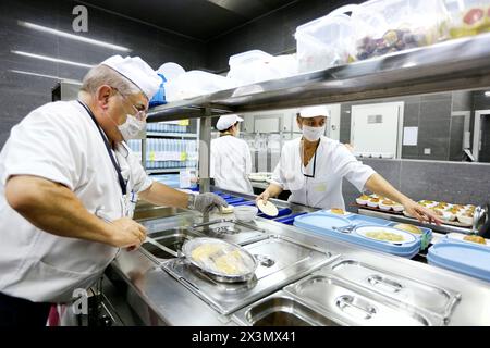 Cuoco, preparazione del menu alimentare, cucina ospedaliera, Onkologikoa Hospital, Oncology Institute, case Center per la prevenzione, la diagnosi e il trattamento del cancro Foto Stock