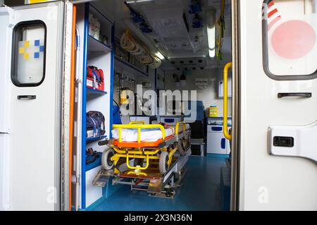 Emergenze, ambulanza medicalizzata. Ospedale Universitario Gran Canaria Dottor Negrin, Las Palmas de Gran Canaria. Isole Canarie, Spagna Foto Stock