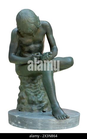 Ragazzo con Thorn o fedele (Fedelino) o Spinario. Scultura ellenistica greco-romana in bronzo di un ragazzo che ritira una spina dalla suola del piede Foto Stock