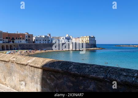 GALLIPOLI, ITALIA, 16 LUGLIO 2022 - veduta della città balneare di Gallipoli, provincia di Lecce, Puglia, Italia Foto Stock