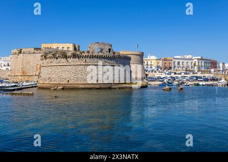 GALLIPOLI, ITALIA, 16 LUGLIO 2022 - veduta del castello di Gallipoli, provincia di Lecce, Puglia, Italia Foto Stock