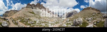 Valle Val Travenanzes e parete rocciosa nel gruppo Tofane, Monte Tofana de Rozes, Alpi Dolomiti, Parco Nazionale Fanes, Italia Foto Stock