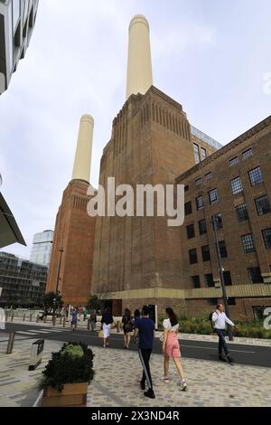 Vista dell'esterno della centrale elettrica di Battersea, Battersea, Londra, Inghilterra Foto Stock