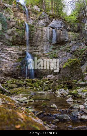 Impressionante cascata Gschwender vicino a Immenstadt Bühl am Alpsee nelle Alpi Allgäu Foto Stock