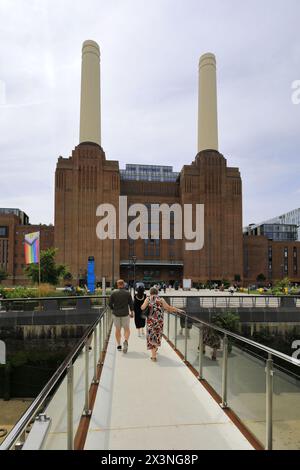 Vista dell'esterno della centrale elettrica di Battersea, Battersea, Londra, Inghilterra Foto Stock