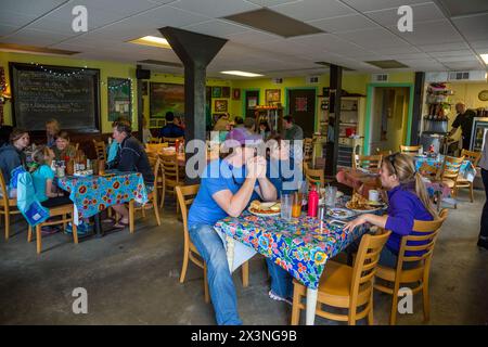 New Orleans, in Louisiana. Elisabetta di ristorante interno, Bywater distretto. Foto Stock