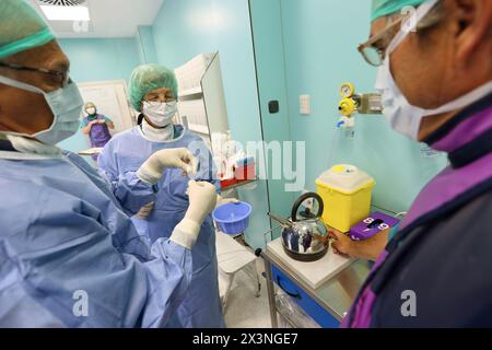 Preparazione chirurgica, pianificazione, Neuroradiologia interventistica, sala operatoria, reparto di radiologia, ospedale Donostia, San Sebastian, Donostia Foto Stock