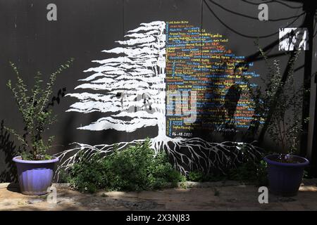 Beirut, Libano - 16 aprile 2022: Un disegno su un muro per commemorare le vittime dell'esplosione del porto di Beirut il 4 agosto 20201. Foto Stock