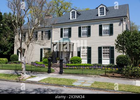 New Orleans, Louisiana. Tipica residenza a due piani nel Garden District. Foto Stock