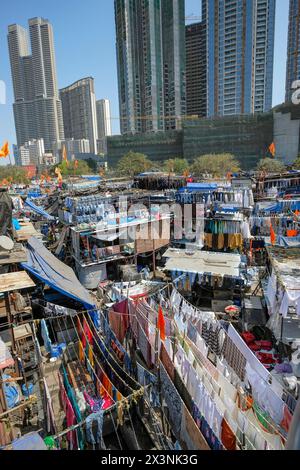 Mumbai, India - 3 marzo 2024: Mahalaxmi Dhobi Ghat, la più grande lavanderia all'aperto di Mumbai, India. Foto Stock