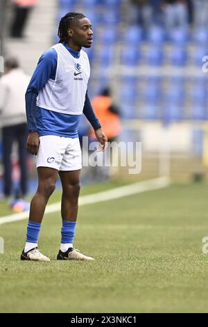 Genk, Belgio. 28 aprile 2024. Joris Kayembe di Genk nella foto prima di una partita di calcio tra il KRC Genk e il Club Brugge, domenica 28 aprile 2024 a Genk, il giorno 6 (su 10) dei play-off dei campioni della prima divisione del campionato belga "Jupiler Pro League" 2023-2024. BELGA FOTO JOHAN EYCKENS credito: Belga News Agency/Alamy Live News Foto Stock