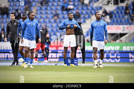 Genk, Belgio. 28 aprile 2024. Alexander McKenzie di Genk nella foto prima di una partita di calcio tra il KRC Genk e il Club Brugge, domenica 28 aprile 2024 a Genk, il giorno 6 (su 10) dei play-off dei campioni della prima divisione del campionato belga 'Jupiler Pro League' 2023-2024. BELGA FOTO JOHAN EYCKENS credito: Belga News Agency/Alamy Live News Foto Stock