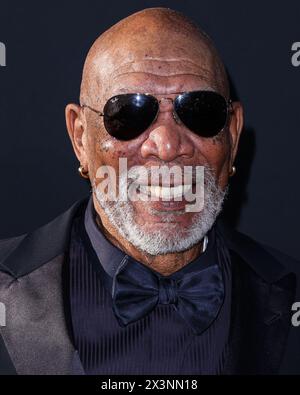 HOLLYWOOD, LOS ANGELES, CALIFORNIA, Stati Uniti d'America - APRILE 27: Morgan Freeman arriva alla 49a edizione dell'AFI (American Film Institute) Lifetime Achievement Award Gala Tribute che celebra Nicole Kidman tenutasi al Dolby Theatre il 27 aprile 2024 a Hollywood, Los Angeles, California, Stati Uniti. (Foto di Xavier Collin/Image Press Agency) Foto Stock