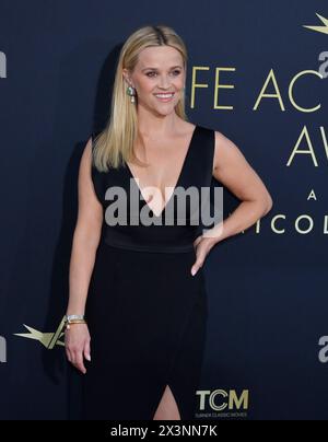 Los Angeles, Stati Uniti. 27 aprile 2024. Reese Witherspoon partecipa al 49° gala tributo all'AFI Lifetime Achievement Award in onore di Nicole Kidman al Dolby Theatre nella sezione Hollywood di Los Angeles sabato 27 aprile 2024. Foto di Jim Ruymen/UPI credito: UPI/Alamy Live News Foto Stock