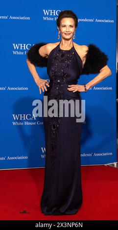 Washington DC, Stati Uniti. 27 aprile 2024. Lynda Carter arriva per la cena 2024 della White House Correspondents Association presso il Washington Hilton Hotel sabato 27 aprile 2024 a Washington, DC. Credito: Ron Sachs/CNP /MediaPunch credito: MediaPunch Inc/Alamy Live News Foto Stock