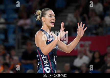 28 aprile 2024; Ken Rosewall Arena, Sydney, NSW, Australia: Suncorp Super Netball , Giants Netball contro Melbourne Vixens; Kiera Austin dei Melbourne Vixens chiama il ballo Foto Stock