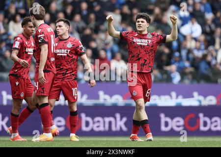 Genk, Belgio. 28 aprile 2024. Kyriani Sabbe del Club celebra dopo aver segnato durante una partita di calcio tra il KRC Genk e il Club Brugge, domenica 28 aprile 2024 a Genk, il giorno 6 (su 10) dei play-off dei campioni della prima divisione del campionato belga "Jupiler Pro League" 2023-2024. BELGA PHOTO BRUNO FAHY credito: Belga News Agency/Alamy Live News Foto Stock