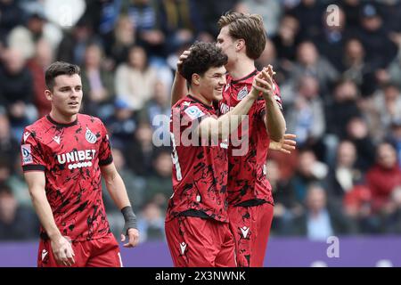 Genk, Belgio. 28 aprile 2024. Kyriani Sabbe del Club celebra dopo aver segnato durante una partita di calcio tra il KRC Genk e il Club Brugge, domenica 28 aprile 2024 a Genk, il giorno 6 (su 10) dei play-off dei campioni della prima divisione del campionato belga "Jupiler Pro League" 2023-2024. BELGA PHOTO BRUNO FAHY credito: Belga News Agency/Alamy Live News Foto Stock