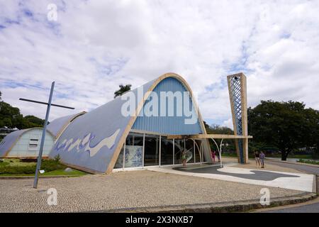 BELO HORIZONTE, BRASILE - 12 APRILE 2024: La Chiesa di San Francesco d'Assisi fa parte del Pampulha Modern Ensemble, patrimonio mondiale dell'UNESCO a Belo Foto Stock