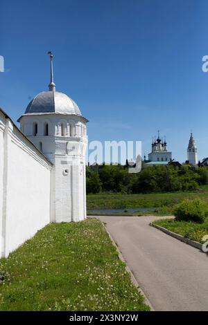 Rampart e Torre, Monastero di Pokrovsky, Suzdal, Oblast' di Vladimir, Russia Foto Stock