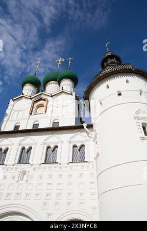 Chiesa di Porta di San Giovanni e torri, il Cremlino, Rostov Veliky, Golden Ring, Krasnojarsk, Russia Foto Stock