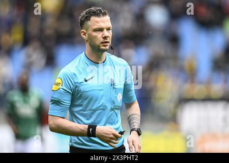 Arnhem, Paesi Bassi. 28 aprile 2024. ARNHEM, 28-04-2024, GelreDome, calcio, Eredivisie olandese, stagione 2023/2024, partita tra Vitesse e fortuna Sittard, arbitro Robin Hensgens crediti: Pro Shots/Alamy Live News Foto Stock