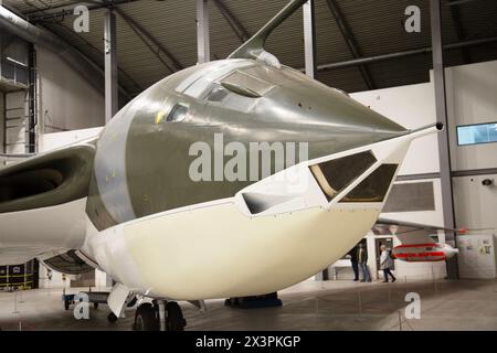 Naso di un aereo cisterna Handley Page Victor B (K) IA, XH648. IWM, Duxford, Regno Unito Foto Stock