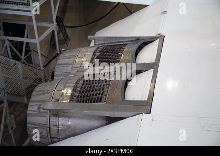 Tubi per motori a getto, aereo di sviluppo pre-produzione Concorde G-AXDN. Aereo supersonico anglo-francese, Mach 2. IWM, Duxford, Regno Unito. Foto Stock