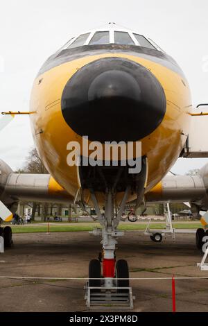 Naso di un Bristol Britannia 312, un aereo di linea britannico a medio-lungo raggio costruito nel 1952. IWM, Duxford, Regno Unito Foto Stock