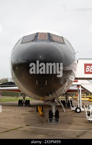 Offset Nose Landing Gear su aHawker Siddeley Trident 2E una compagnia aerea britannica a fusoliera stretta introdotta nel 1964. IWM, Duxford, Regno Unito Foto Stock