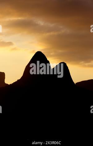 Due Hill Brother silhouette a Rio de Janeiro, Brasile. Foto Stock