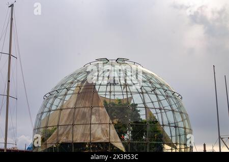 Acquario di Genova. Grande oceanario vicino al porto: Acquari con un ecosistema ricreato, animali d'acqua dolce e marini. Genova, Liguria, Italia 26.04. Foto Stock