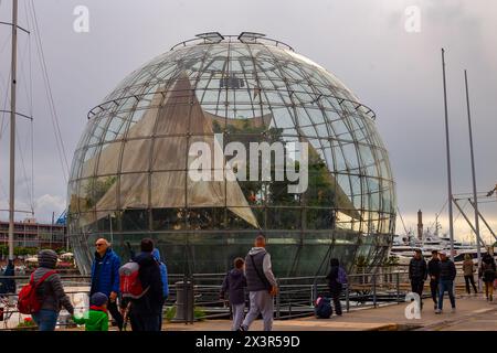 Biosfera di Genova. Grande oceanario vicino al porto: Acquari con un ecosistema ricreato, animali d'acqua dolce e marini. Genova, Liguria, Italia 26.04. Foto Stock