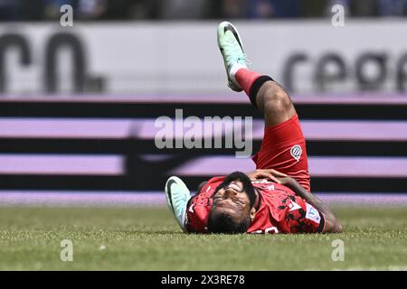 Genk, Belgio. 28 aprile 2024. Igor Thiago del Club sembra ferito durante una partita di calcio tra il KRC Genk e il Club Brugge, domenica 28 aprile 2024 a Genk, il giorno 6 (su 10) dei play-off dei campioni della prima divisione del campionato belga 'Jupiler Pro League' 2023-2024. BELGA FOTO JOHAN EYCKENS credito: Belga News Agency/Alamy Live News Foto Stock