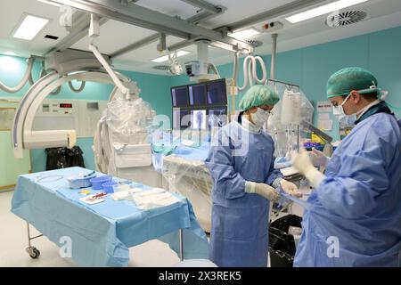 Preparazione chirurgica, pianificazione, Neuroradiologia interventistica, sala operatoria, reparto di radiologia, ospedale Donostia, San Sebastian, Donostia Foto Stock