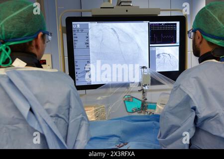 Angioplastica, stent nelle arterie coronarie, emodinamica, sala operatoria, Chirurgia, ospedale Donostia, San Sebastian, Gipuzkoa, Paesi Baschi, Spagna Foto Stock