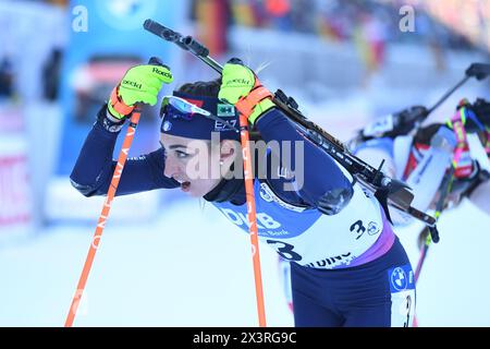 Ruhpolding, Germania. 14 gennaio 2024. RUHPOLDING, GERMANIA - 14 GENNAIO: L'italiana Lisa Vittozzi partecipa all'inseguimento femminile di 10 km al BMW IBU World Cup Biathlon Ruhpolding il 14 gennaio 2024 a Ruhpolding, Germania.240114 SEPA 24 007 - 20240114 PD30266 credito: APA-PictureDesk/Alamy Live News Foto Stock