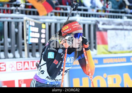 Ruhpolding, Germania. 14 gennaio 2024. RUHPOLDING, GERMANIA - 14 GENNAIO: La tedesca Vanessa Voigt partecipa all'inseguimento femminile di 10 km al BMW IBU World Cup Biathlon Ruhpolding il 14 gennaio 2024 a Ruhpolding, Germania.240114 SEPA 24 004 - 20240114 PD30270 credito: APA-PictureDesk/Alamy Live News Foto Stock