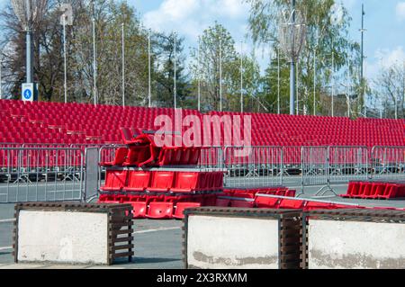 Varie feste e decorazioni natalizie installazione di spettatori stand per la celebrazione del 9 maggio in Piazza Kuibyshev regione Samara Samara Russia Foto Stock