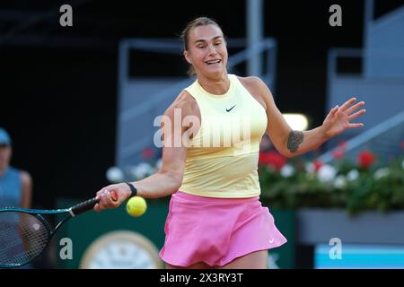 Madrid, Spagna. 28 aprile 2024. Aryna Sabalenka contro Robin Montgomery nel turno di singolare femminile del 32 durante il sesto giorno del mutua Madrid Open a la Caja Magica il 28 aprile 2024 a Madrid, Spagna. (Foto di Oscar Gonzalez/Sipa USA) credito: SIPA USA/Alamy Live News Foto Stock