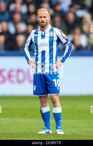 Sheffield, Regno Unito. 27 aprile 2024. Sheffield Wednesday centrocampista Barry Bannan (10) durante la partita Sheffield Wednesday FC contro West Bromwich Albion FC Sky bet EFL Championship all'Hillsborough Stadium, Sheffield, Inghilterra, Regno Unito il 27 aprile 2024 Credit: Every Second Media/Alamy Live News Foto Stock