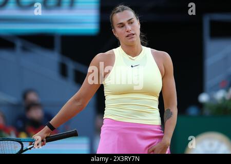 Madrid, Spagna. 28 aprile 2024. Aryna Sabalenka contro Robin Montgomery nel turno di singolare femminile del 32 durante il sesto giorno del mutua Madrid Open a la Caja Magica il 28 aprile 2024 a Madrid, Spagna. (Foto di Oscar Gonzalez/Sipa USA) credito: SIPA USA/Alamy Live News Foto Stock