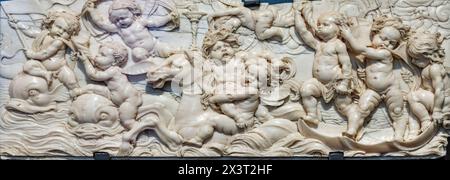 Barca Seashell con ninfe del mare infantile disegnate da un ippocampo e delfini, Maestro dei Martidomi os St Sebastian, Vienna, 1657, Ivory, Amsterdam, Netherlan Foto Stock