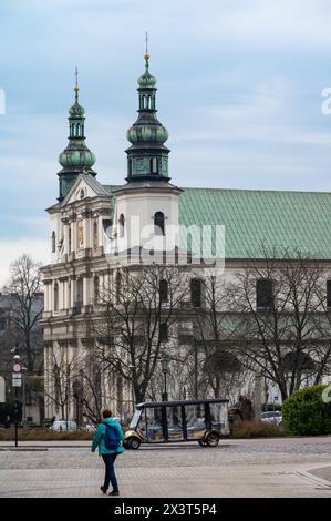 Cracovia, Polonia, 23 marzo 2024 - la chiesa di Sant'Andrea di Cracovia e piazza Foto Stock